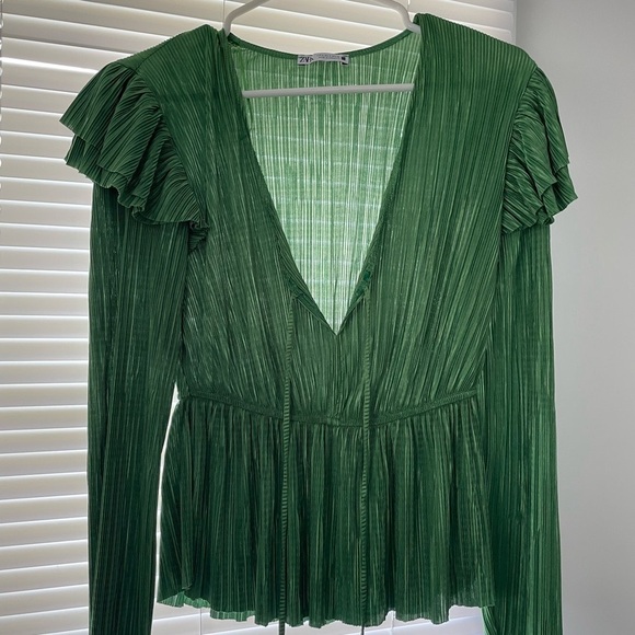 Zara Tops - Zara Elegant Sleeved Green Pleated Top